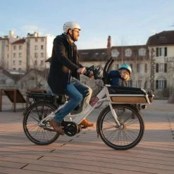 VÉLO CARGO COMPACT ÉLECTRIQUE - FAMILÉÖ 3 VITESSES BLANC + ACCESSOIRES ENFANT 9 VÉLO CARGO COMPACT ÉLECTRIQUE - FAMILÉÖ 3 VITESSES BLANC + ACCESSOIRES ENFANT -Vélos éLectriques Soldes velo cargo compact electrique famileo 3 vitesses blanc accessoires enfant 4 600x600 1