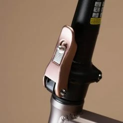 VELO PLIANT A ASSISTANCE ELECTRIQUE TILT 500 TAUPE 45 VELO PLIANT A ASSISTANCE ELECTRIQUE TILT 500 TAUPE -Vélos éLectriques Soldes velo pliant a assistance electrique tilt 500 taupe 21 600x600 1