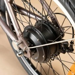 VELO PLIANT A ASSISTANCE ELECTRIQUE TILT 500 TAUPE 28 VELO PLIANT A ASSISTANCE ELECTRIQUE TILT 500 TAUPE -Vélos éLectriques Soldes velo pliant a assistance electrique tilt 500 taupe 4 600x600 1