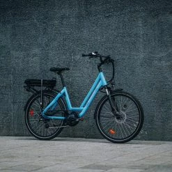 VÉLO VILLE ÉLECTRIQUE - NEOMOUV CARLINA HYDRAULIQUE - CYAN -Vélos éLectriques Soldes velo ville electrique neomouv carlina hydraulique cyan 4 600x600 1